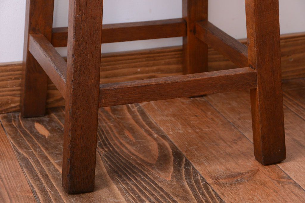 レトロ家具　昭和レトロ　古い木のシンプルな角スツール