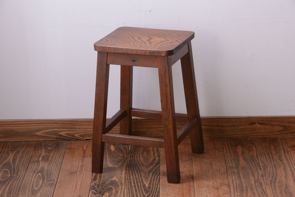 レトロ家具　昭和レトロ　古い木のシンプルな角スツール