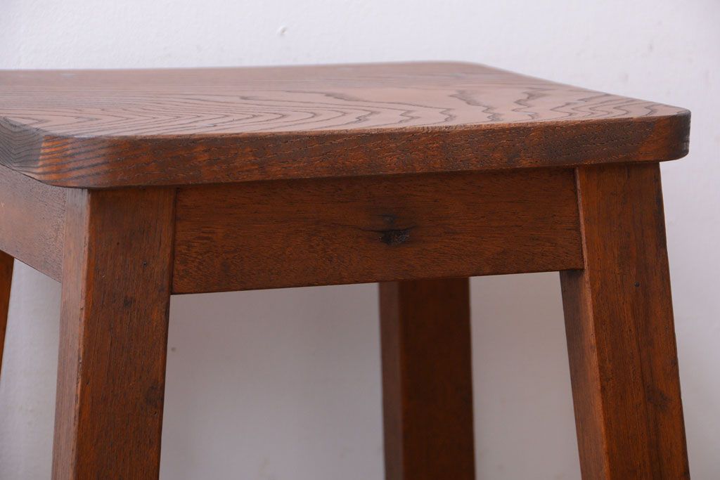 レトロ家具　昭和レトロ　古い木のシンプルな角スツール