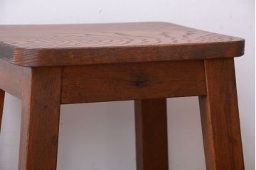 レトロ家具　昭和レトロ　古い木のシンプルな角スツール