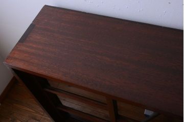 アンティーク家具　アンティーク　4枚引き戸付き!厚みのある木製の脚付き横型収納戸棚