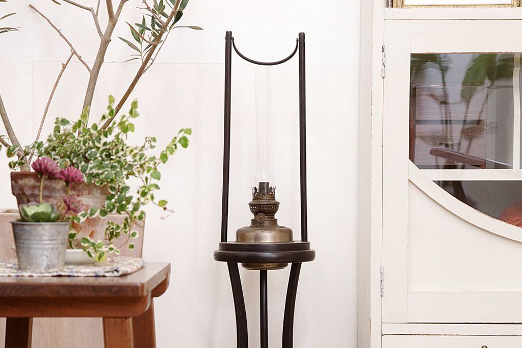 アンティーク雑貨　和製アンティーク　明治〜大正期　モダンなデザインのランプ