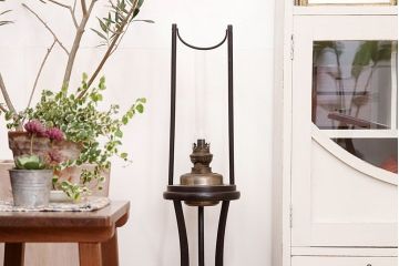 アンティーク雑貨　和製アンティーク　明治〜大正期　モダンなデザインのランプ