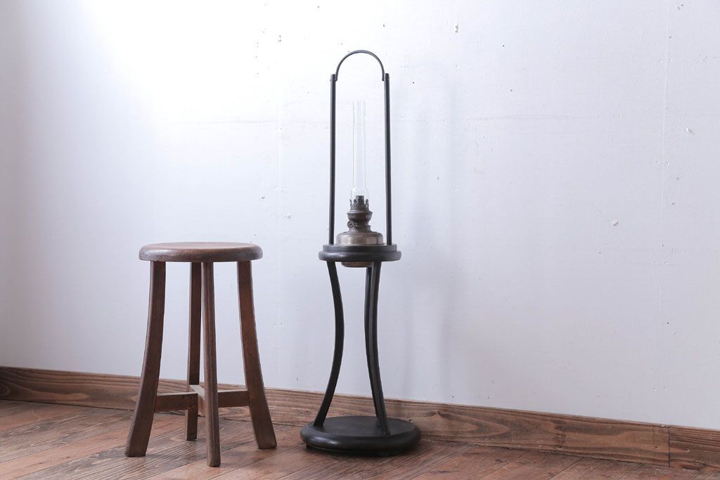 アンティーク雑貨　和製アンティーク　明治〜大正期　モダンなデザインのランプ