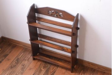 アンティーク家具　和製アンティーク　透かし彫りがモダンな古い木の本棚