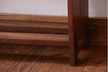 アンティーク家具　和製アンティーク　透かし彫りがモダンな古い木の本棚