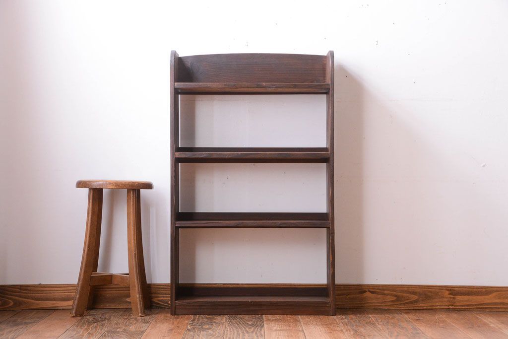 アンティーク家具　和製アンティーク　小振りでシンプルな古い木製の本棚(1)