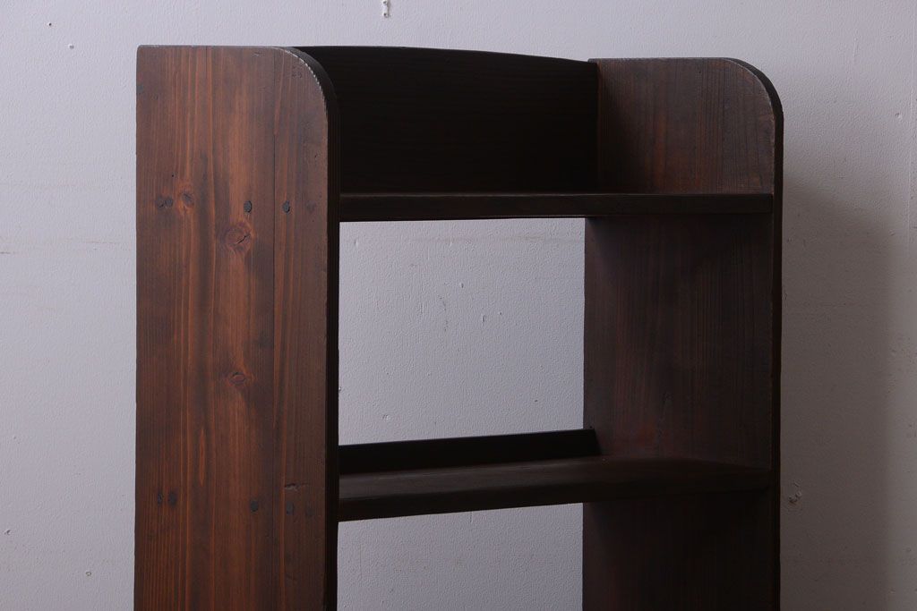 アンティーク家具　和製アンティーク　小振りでシンプルな古い木製の本棚(1)