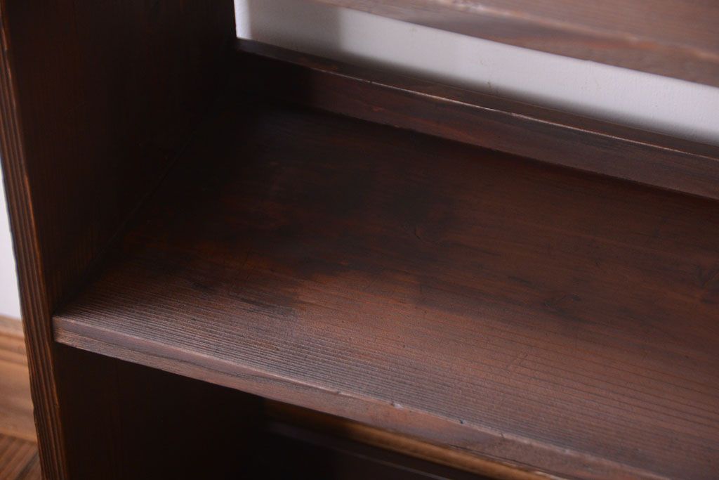 アンティーク家具　和製アンティーク　小振りでシンプルな古い木製の本棚(1)