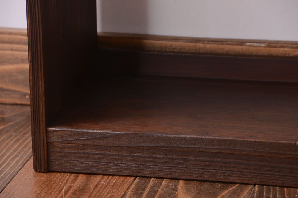 アンティーク家具　和製アンティーク　小振りでシンプルな古い木製の本棚(1)