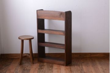 アンティーク家具　和製アンティーク　小振りでシンプルな古い木製の本棚(1)