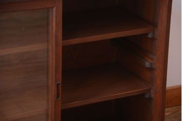 アンティーク家具　和製アンティーク　古い木製のシンプルなガラス引き戸収納棚(1)