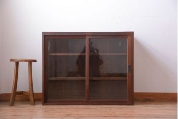 アンティーク家具　和製アンティーク　古い木製のシンプルなガラス引き戸収納棚(2)