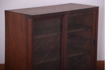 アンティーク家具　和製アンティーク　古い木製のシンプルなガラス引き戸収納棚(2)