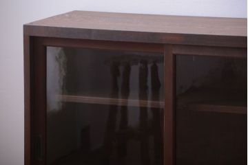 アンティーク家具　和製アンティーク　古い木製のシンプルなガラス引き戸収納棚(2)