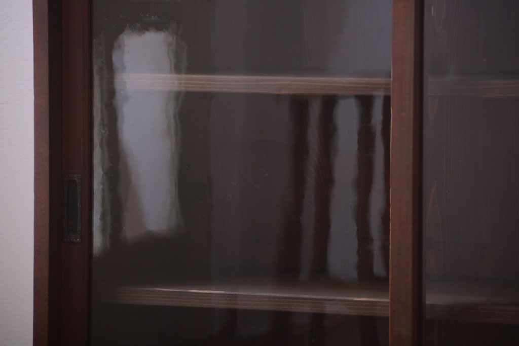 アンティーク家具　和製アンティーク　古い木製のシンプルなガラス引き戸収納棚(2)