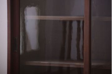 アンティーク家具　和製アンティーク　古い木製のシンプルなガラス引き戸収納棚(2)