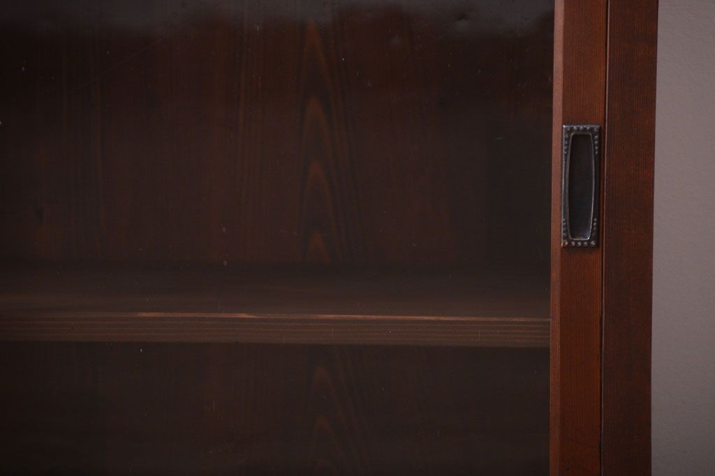 アンティーク家具　和製アンティーク　古い木製のシンプルなガラス引き戸収納棚(2)