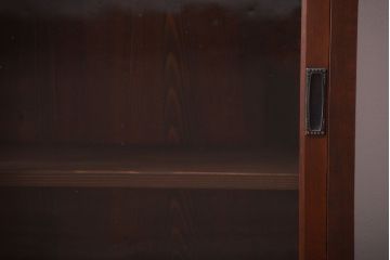 アンティーク家具　和製アンティーク　古い木製のシンプルなガラス引き戸収納棚(2)