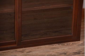 アンティーク家具　和製アンティーク　古い木製のシンプルなガラス引き戸収納棚(2)