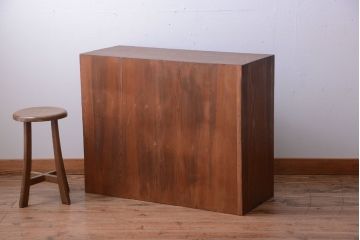 アンティーク家具　和製アンティーク　古い木製のシンプルなガラス引き戸収納棚(2)