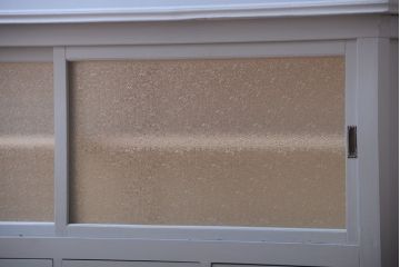 アンティーク家具　アンティーク　ダイヤガラス入り!おしゃれな大きい食器棚(戸棚)