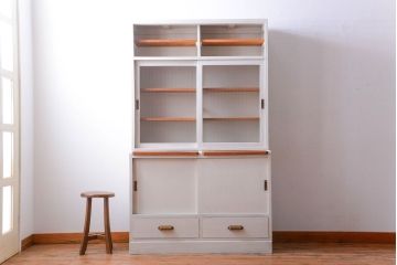 アンティーク家具　アンティークペイント　モールガラス入りのシンプルなカップボード