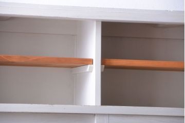 アンティーク家具　アンティークペイント　モールガラス入りのシンプルなカップボード