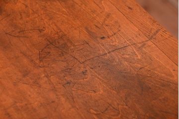 アンティーク家具　アンティークペイント　モールガラス入りのシンプルなカップボード