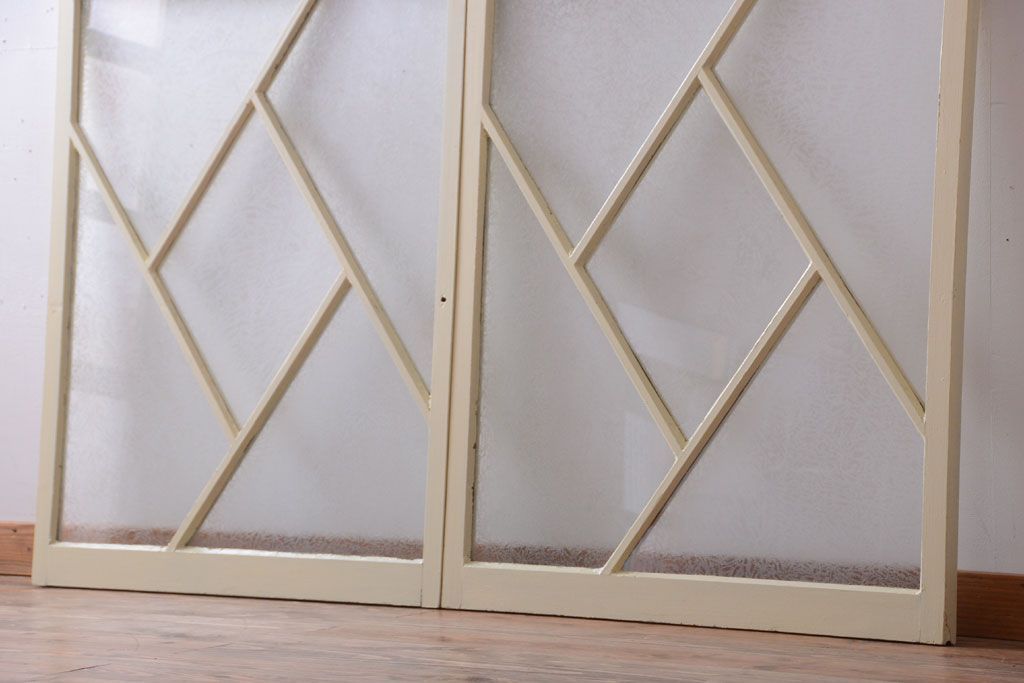 アンティーク　珍しい菱形デザイン!おしゃれな結霜ガラス引き戸2枚セット