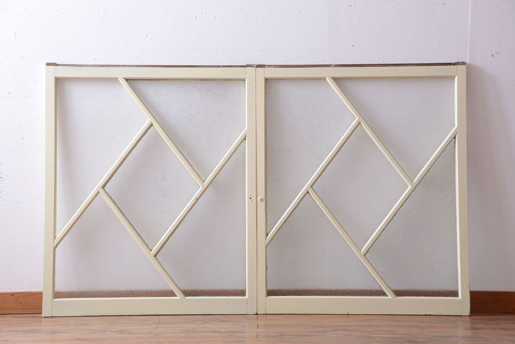 アンティーク　珍しい菱形デザイン!おしゃれな結霜ガラス引き戸2枚セット