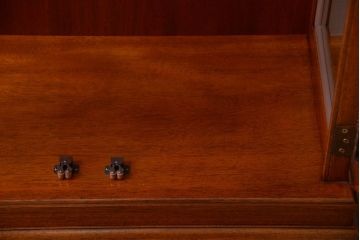 中古　DREXEL HERITAGE(ドレクセルヘリテイジ) キュリオケース(飾り棚、ガラスショーケース)(定価約62万円)
