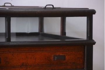 アンティーク家具　和製アンティーク　極めて珍しい!引き出し付きガラス蓋の外れる高級ガラスケース