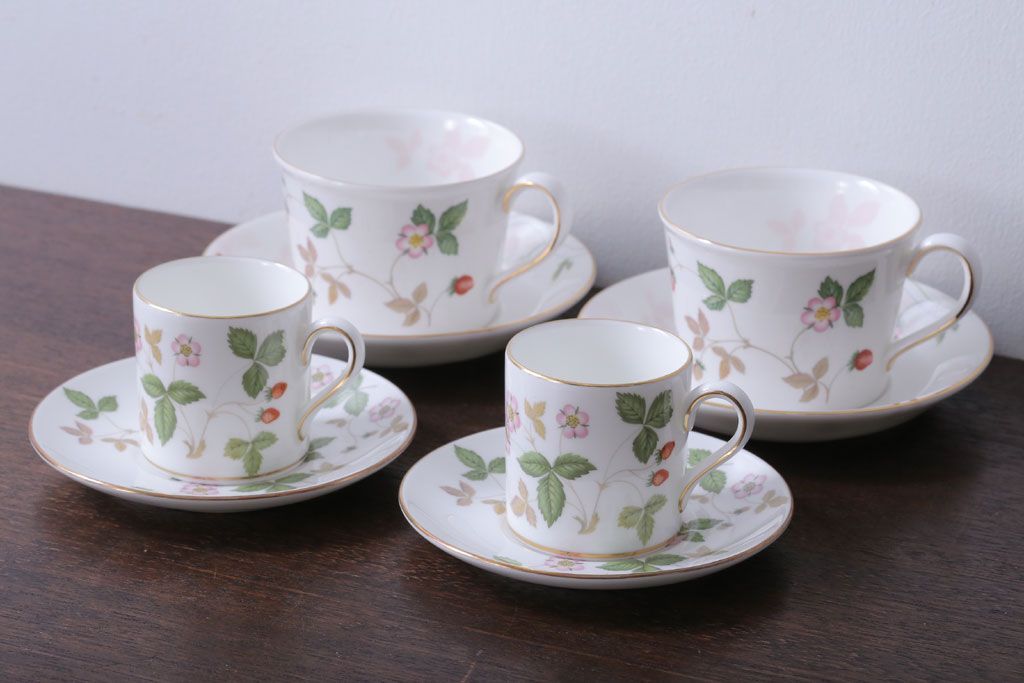 アンティーク雑貨　Wedgwood(ウエッジウッド)・ワイルドストロベリー　カップ&ソーサー2客2種セット