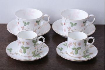 アンティーク雑貨　Wedgwood(ウエッジウッド)・ワイルドストロベリー　カップ&ソーサー2客2種セット