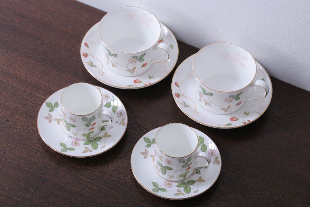 アンティーク雑貨　Wedgwood(ウエッジウッド)・ワイルドストロベリー　カップ&ソーサー2客2種セット
