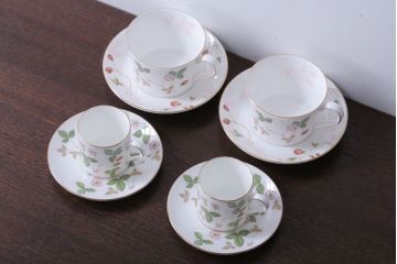 アンティーク雑貨　Wedgwood(ウエッジウッド)・ワイルドストロベリー　カップ&ソーサー2客2種セット