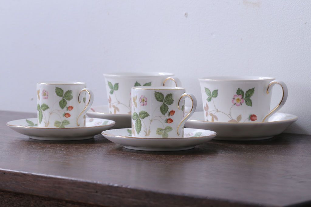 アンティーク雑貨　Wedgwood(ウエッジウッド)・ワイルドストロベリー　カップ&ソーサー2客2種セット