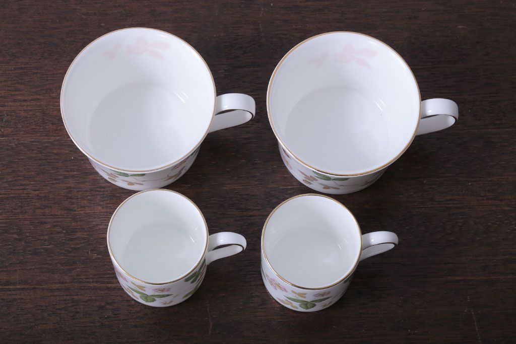 アンティーク雑貨　Wedgwood(ウエッジウッド)・ワイルドストロベリー　カップ&ソーサー2客2種セット
