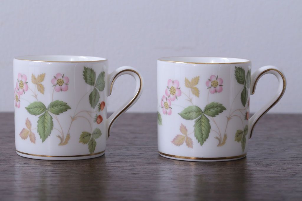 アンティーク雑貨　Wedgwood(ウエッジウッド)・ワイルドストロベリー　カップ&ソーサー2客2種セット