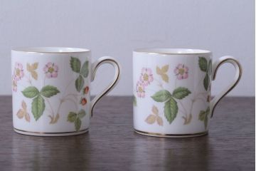 アンティーク雑貨　Wedgwood(ウエッジウッド)・ワイルドストロベリー　カップ&ソーサー2客2種セット