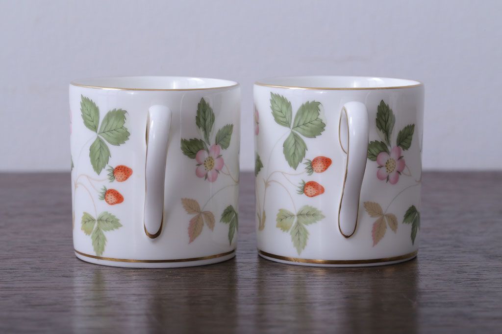 アンティーク雑貨　Wedgwood(ウエッジウッド)・ワイルドストロベリー　カップ&ソーサー2客2種セット