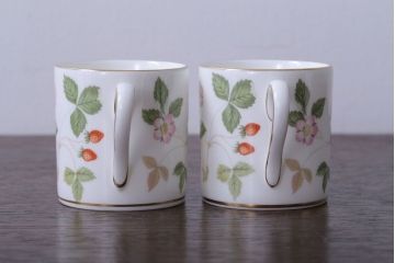 アンティーク雑貨　Wedgwood(ウエッジウッド)・ワイルドストロベリー　カップ&ソーサー2客2種セット