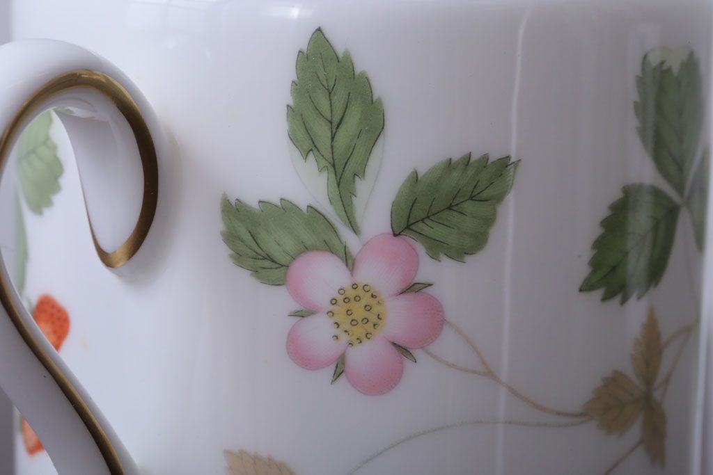 アンティーク雑貨　Wedgwood(ウエッジウッド)・ワイルドストロベリー　カップ&ソーサー2客2種セット
