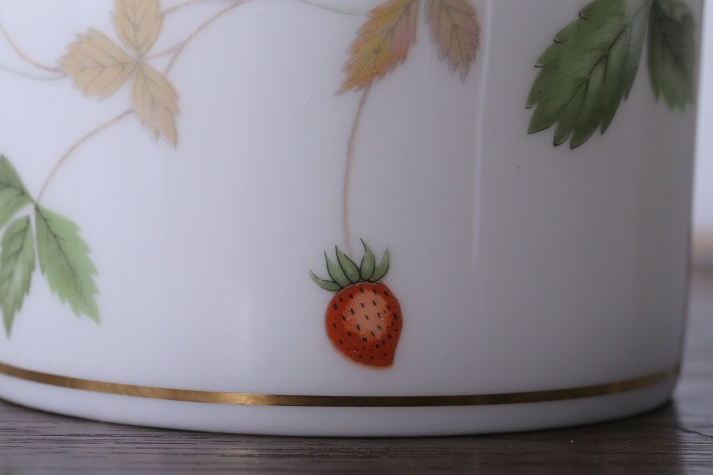 アンティーク雑貨　Wedgwood(ウエッジウッド)・ワイルドストロベリー　カップ&ソーサー2客2種セット