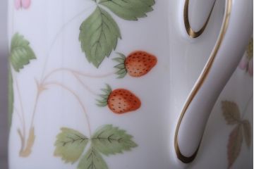 アンティーク雑貨　Wedgwood(ウエッジウッド)・ワイルドストロベリー　カップ&ソーサー2客2種セット