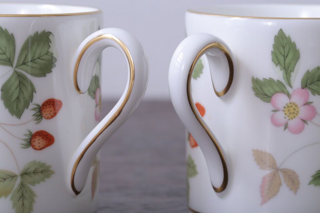 アンティーク雑貨　Wedgwood(ウエッジウッド)・ワイルドストロベリー　カップ&ソーサー2客2種セット