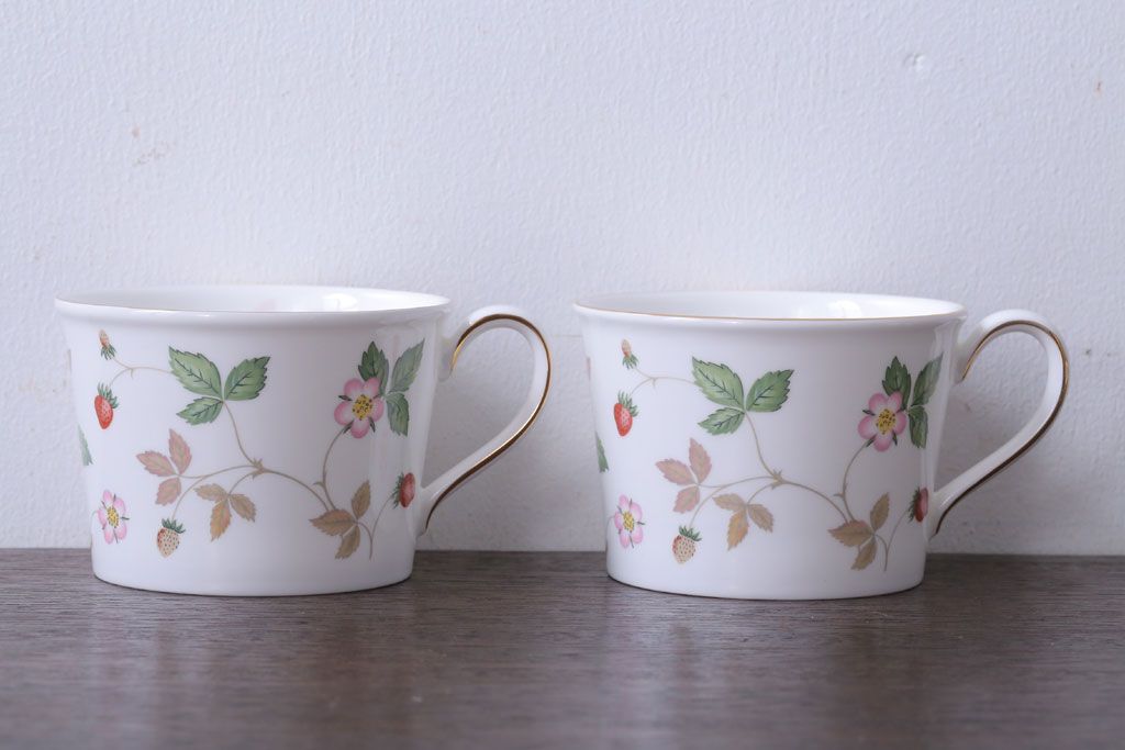 アンティーク雑貨　Wedgwood(ウエッジウッド)・ワイルドストロベリー　カップ&ソーサー2客2種セット