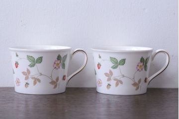 アンティーク雑貨　Wedgwood(ウエッジウッド)・ワイルドストロベリー　カップ&ソーサー2客2種セット