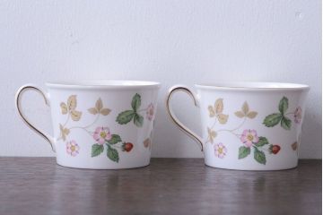 アンティーク雑貨　Wedgwood(ウエッジウッド)・ワイルドストロベリー　カップ&ソーサー2客2種セット